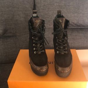 Louis Vuitton Laureate Desert Boots